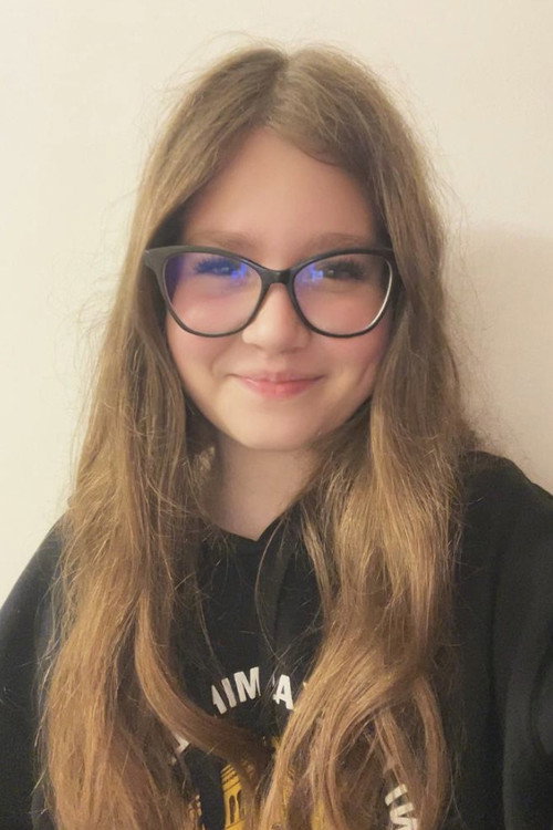 Анна Адорjáн