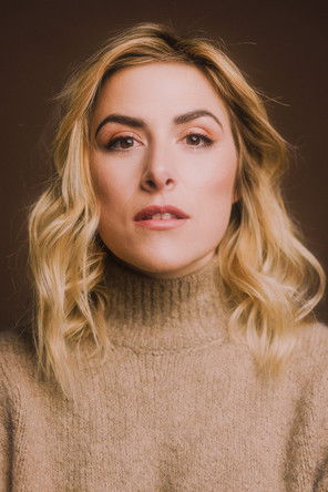 Луцíа Поведа