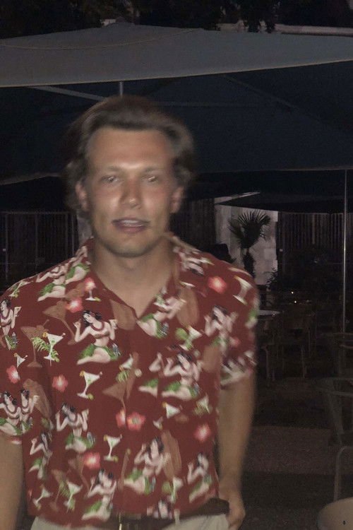 Етхан Хоулброок