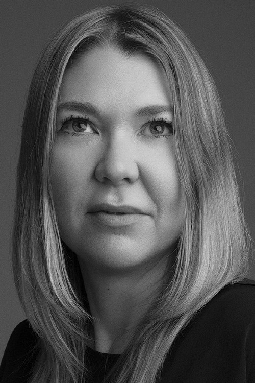 Миа Донован