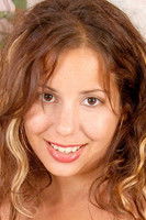 Виолет Хугхес