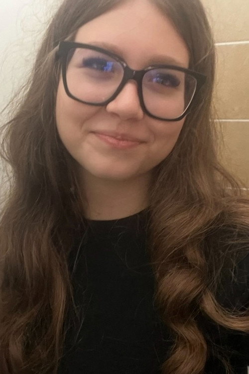 Анна Адорjáн