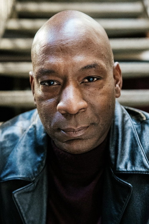 Адриан Робертс