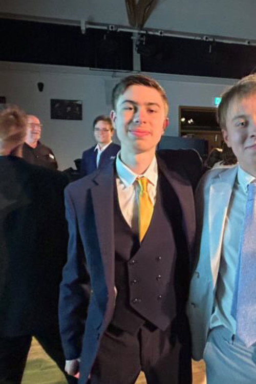 Зацх Гримсхаw