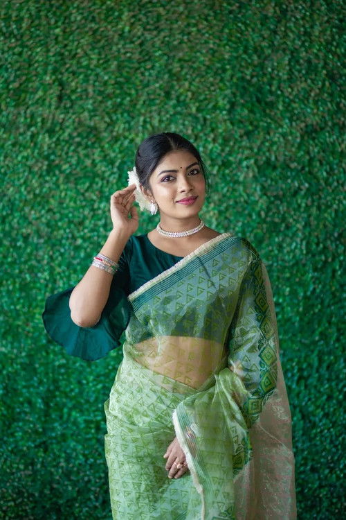 Есхика Сакин