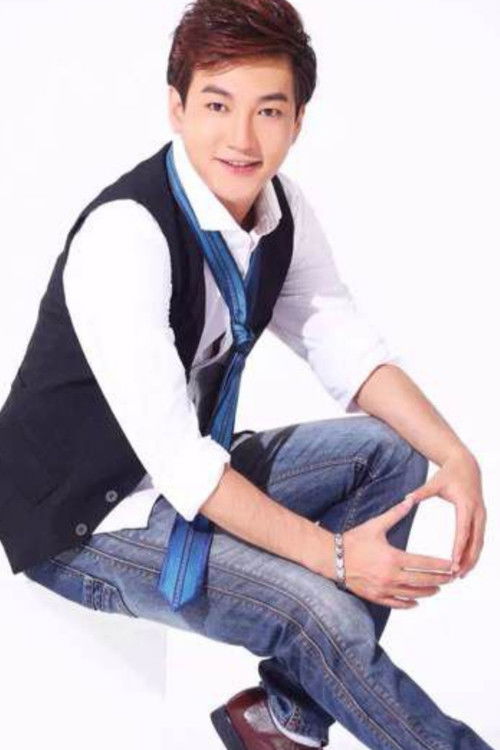 Йуан Qифенг