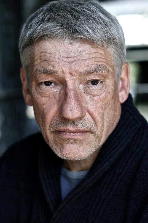 Симон Армстронг