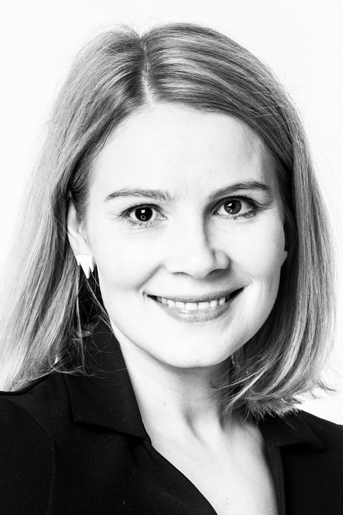  Памела Тола