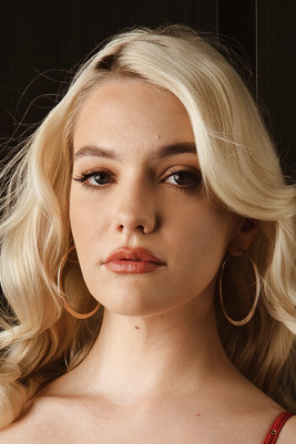 Кенна Jамес