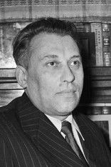 Павел Нилин