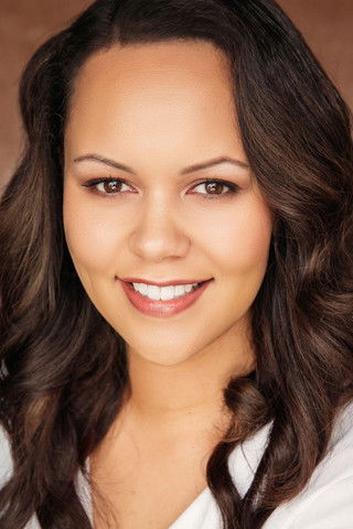 Циан Елйсе Wхите