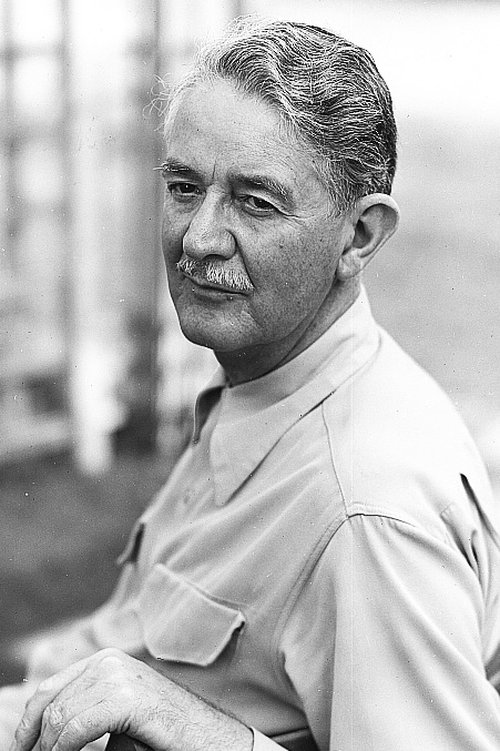 Леонард Царей