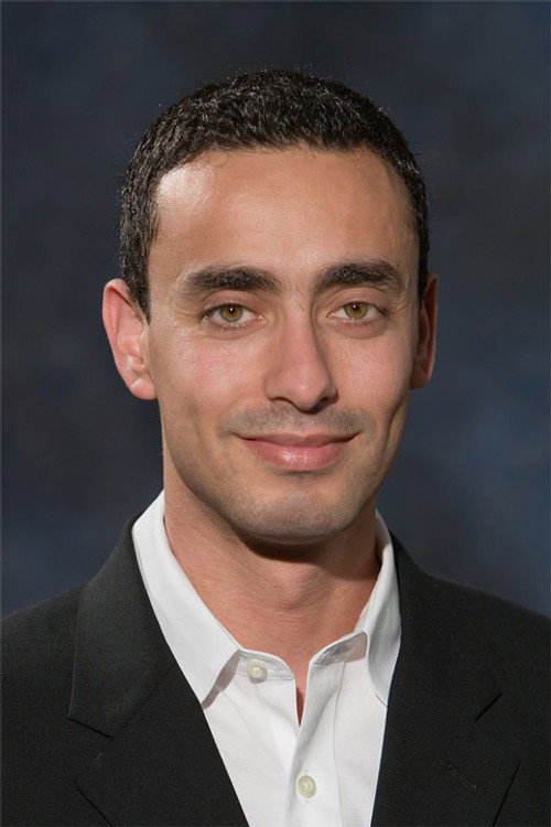 Емеал Зwайне