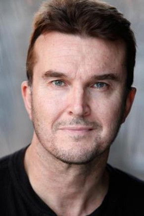  Том Робертс