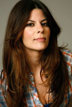 Кара Десмонд Wалл