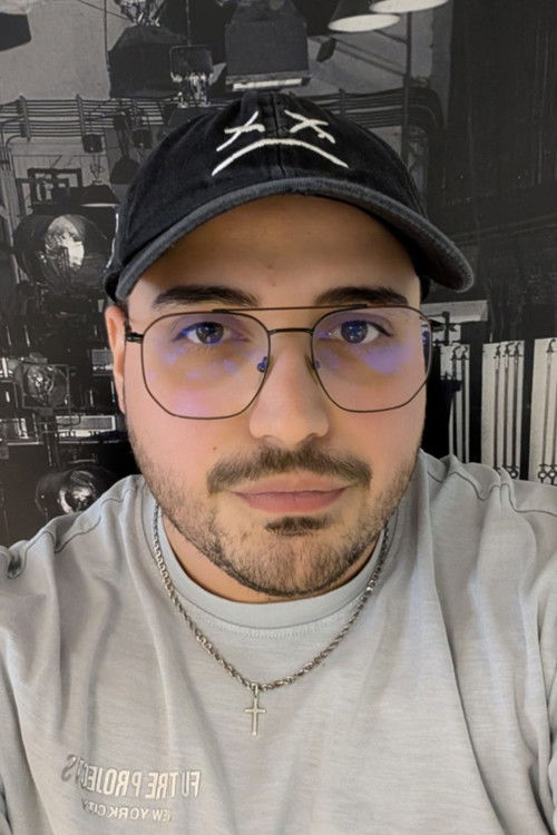 Лоуис  Верноццхи