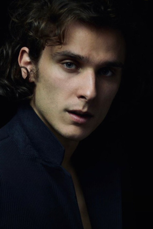 Лав Новосел