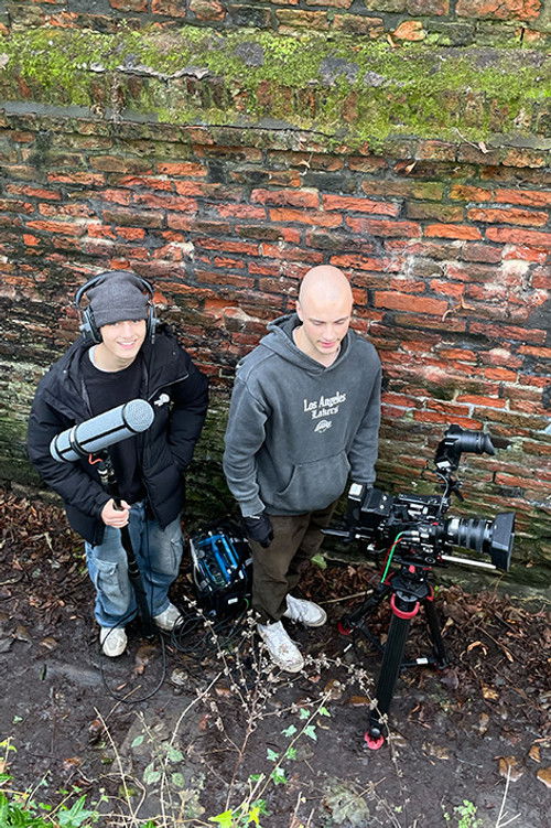 Бенjамин Лианг