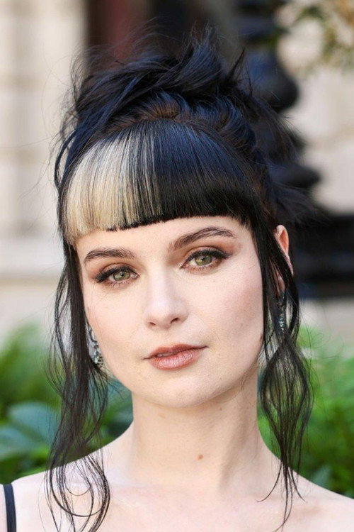Лола Петтикрю