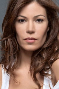 Ирис Алмарио