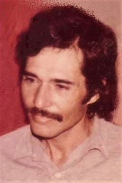 Роберт Хảи