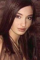 Лара Тхеодос