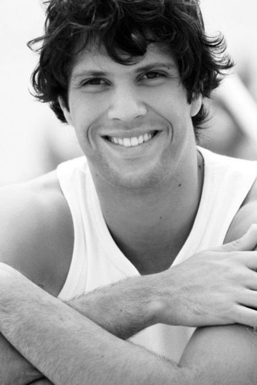 Густаво Леãо