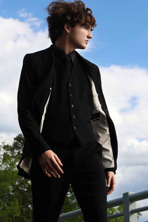 Лиам Тхеобалд