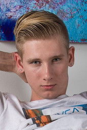 Jулиан Белл