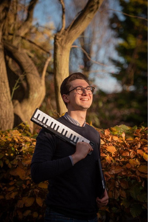 Антхонй Wхите