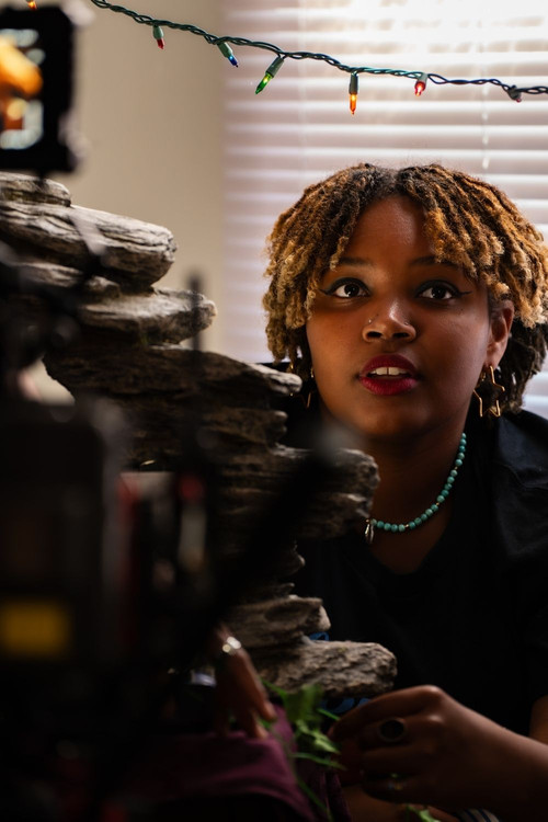 Йасмин J. Лее