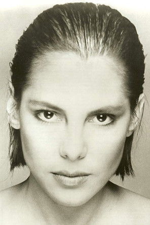 Холлй Адамс