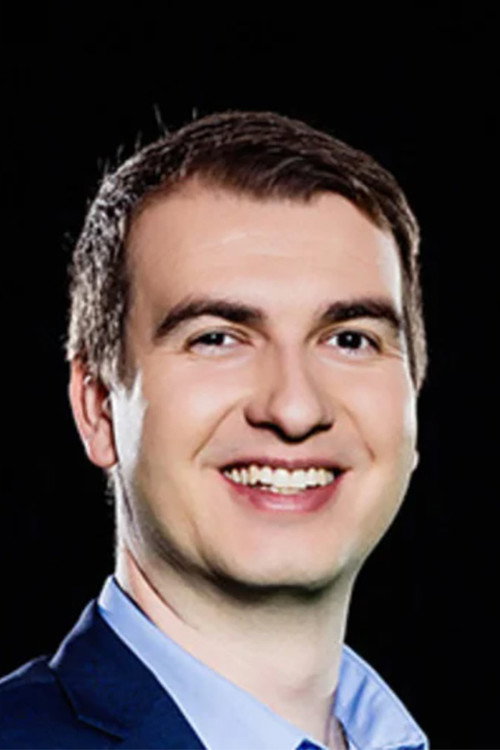 Виктор Дéнес Хусзáр