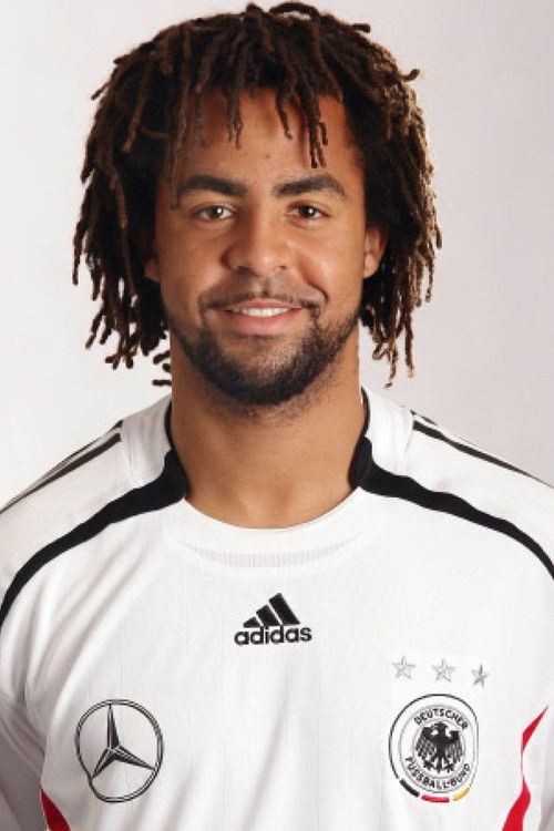  Патрик Овомойела