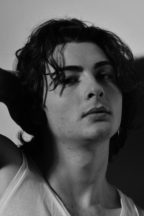 Вíцтор Енгуíданос