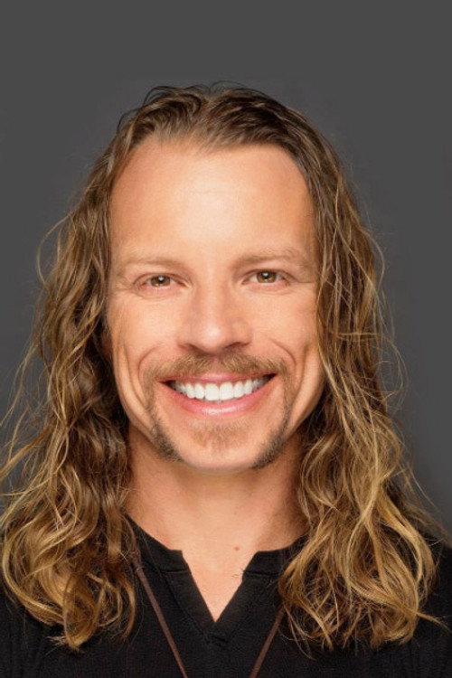 Дустин Леигхтон