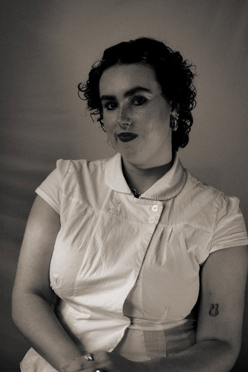 Амалиа Фарроw