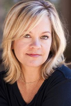  Элли Корнелл