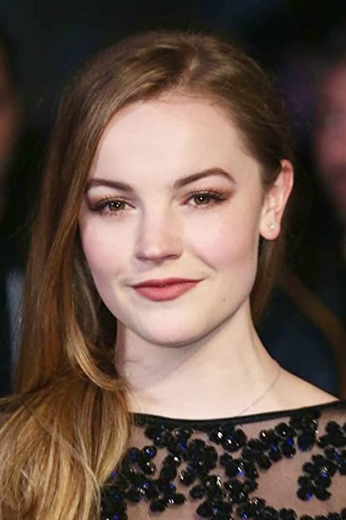  Иззи Мейкл-Смолл