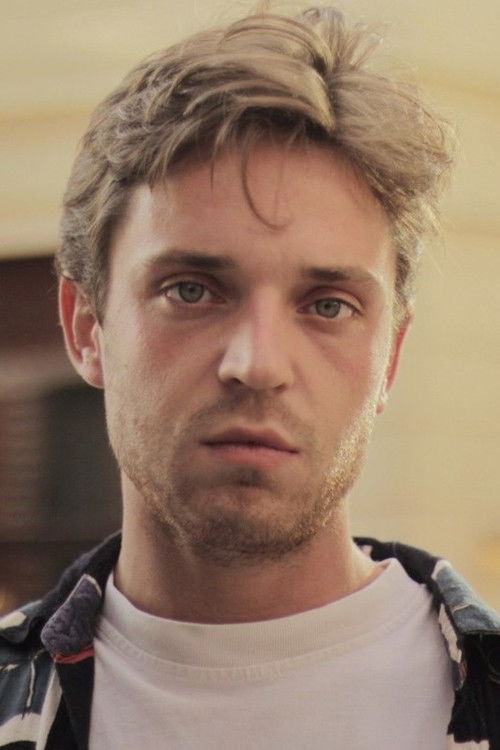 Геоффрей Тиqует