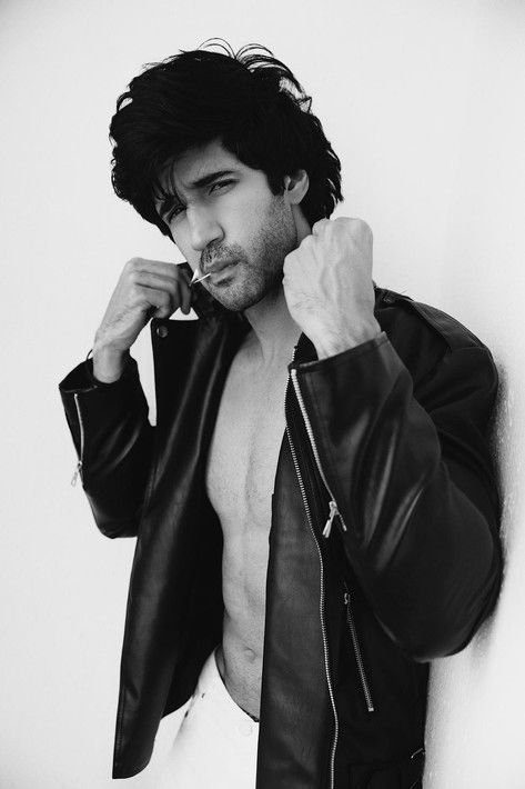 Исхаан Анурадха Кханна