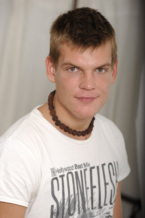 Дантон Гарй