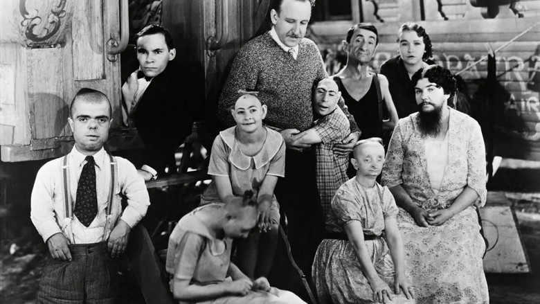 кадр из фильма Уродцы