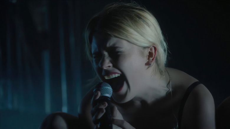 кадр из фильма Zaho de Sagazan en concert à l'Olympia