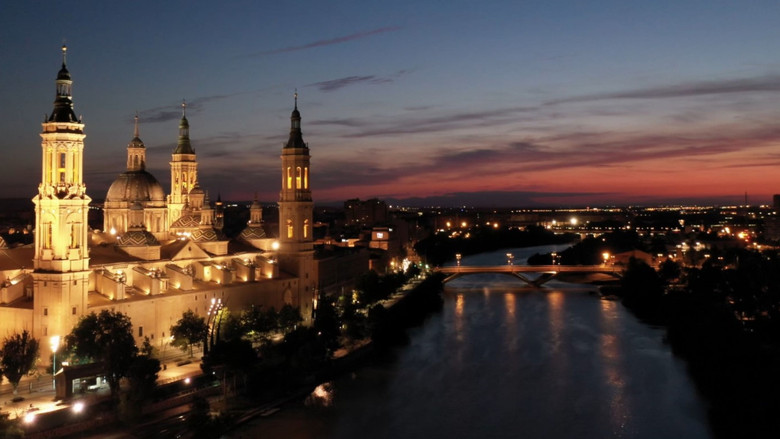 кадр из фильма Un Pilar para la Virgen