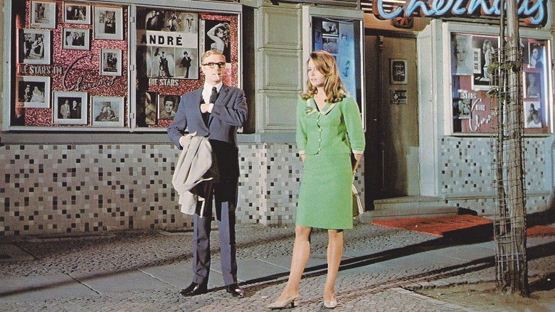 кадр из фильма Похороны в Берлине