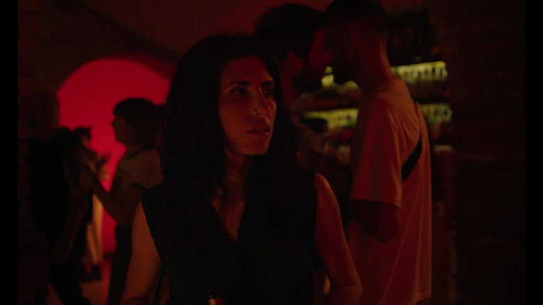 кадр из фильма Глухая