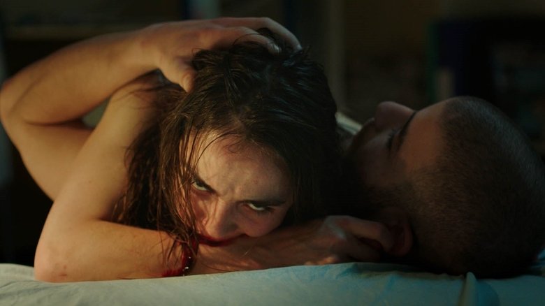 кадр из фильма Сырое