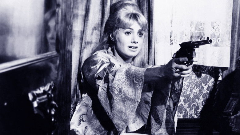 кадр из фильма Общественный клуб города Шайенн