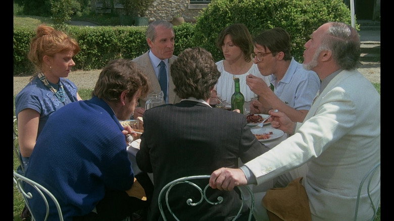 кадр из фильма Пусть те, у кого большая зарплата, поднимут руку!